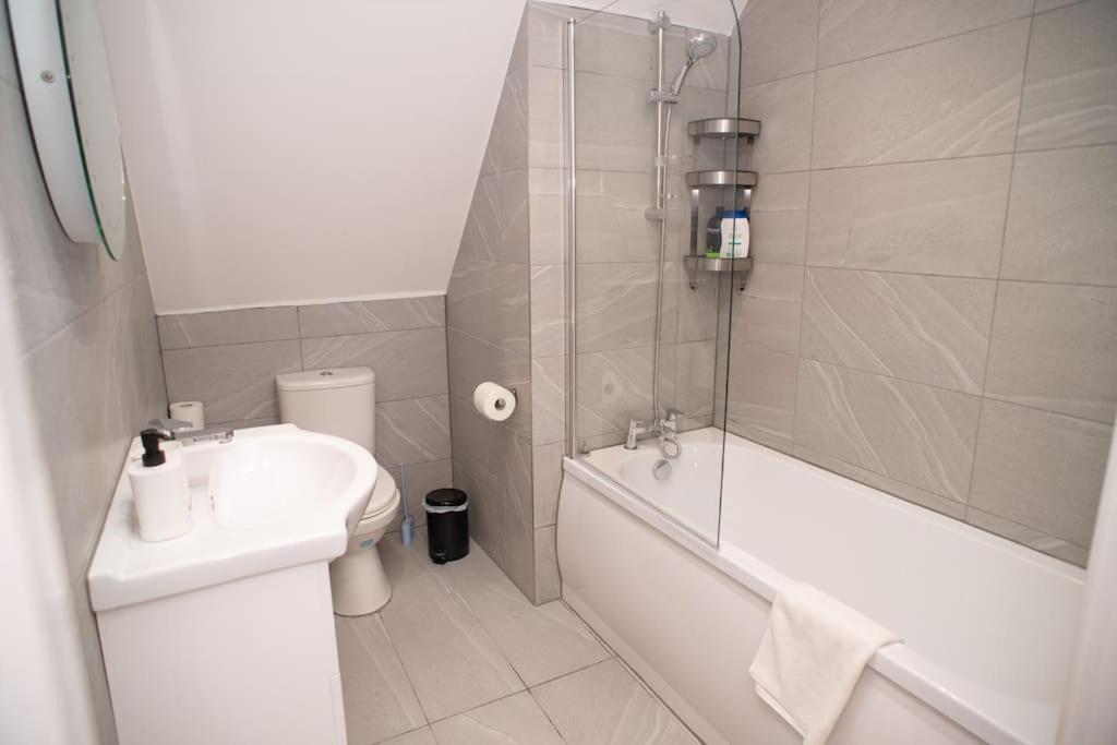 Rosey Lodge -1Bedroom Cousy Flat - Parking, Netflix, Wifi - Close To Blenheim Palace & Oxford - F5 Kidlington Zewnętrze zdjęcie