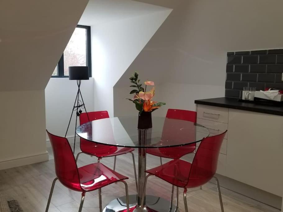 Rosey Lodge -1Bedroom Cousy Flat - Parking, Netflix, Wifi - Close To Blenheim Palace & Oxford - F5 Kidlington Zewnętrze zdjęcie