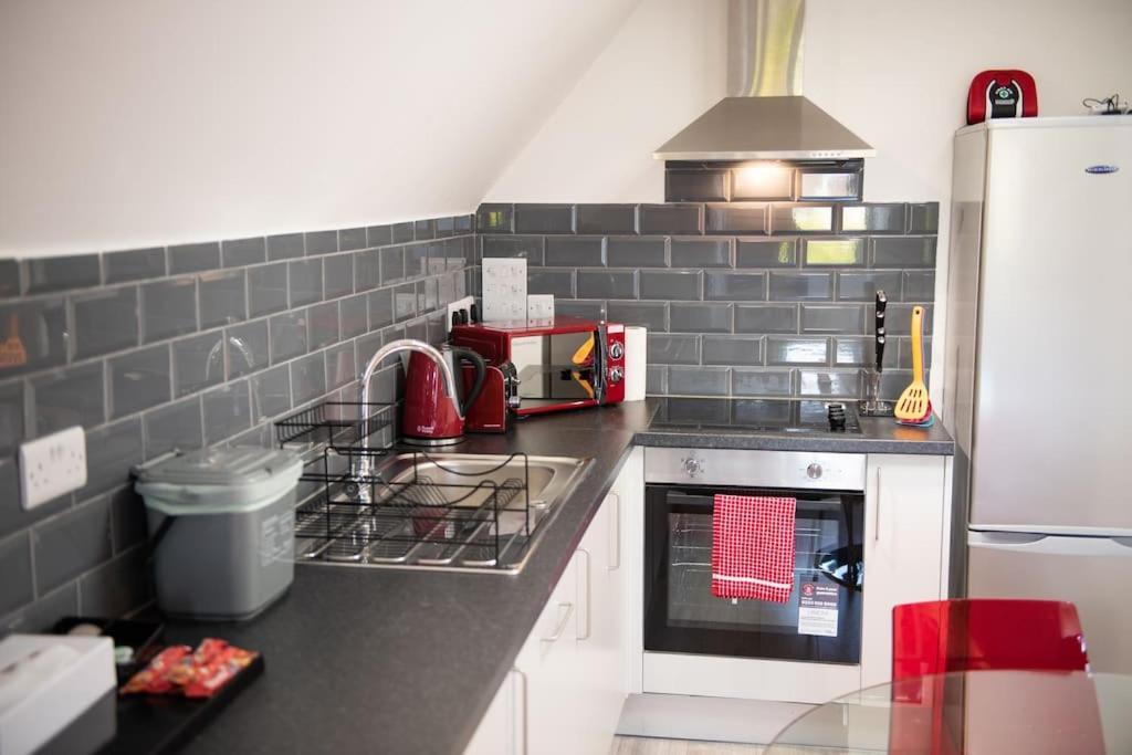 Rosey Lodge -1Bedroom Cousy Flat - Parking, Netflix, Wifi - Close To Blenheim Palace & Oxford - F5 Kidlington Zewnętrze zdjęcie