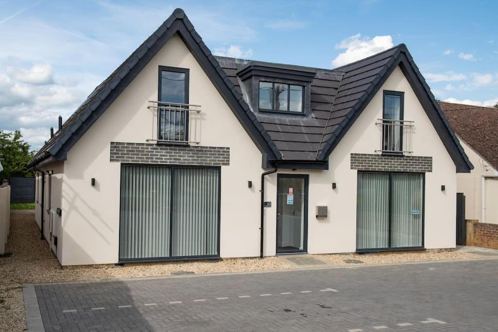 Rosey Lodge -1Bedroom Cousy Flat - Parking, Netflix, Wifi - Close To Blenheim Palace & Oxford - F5 Kidlington Zewnętrze zdjęcie