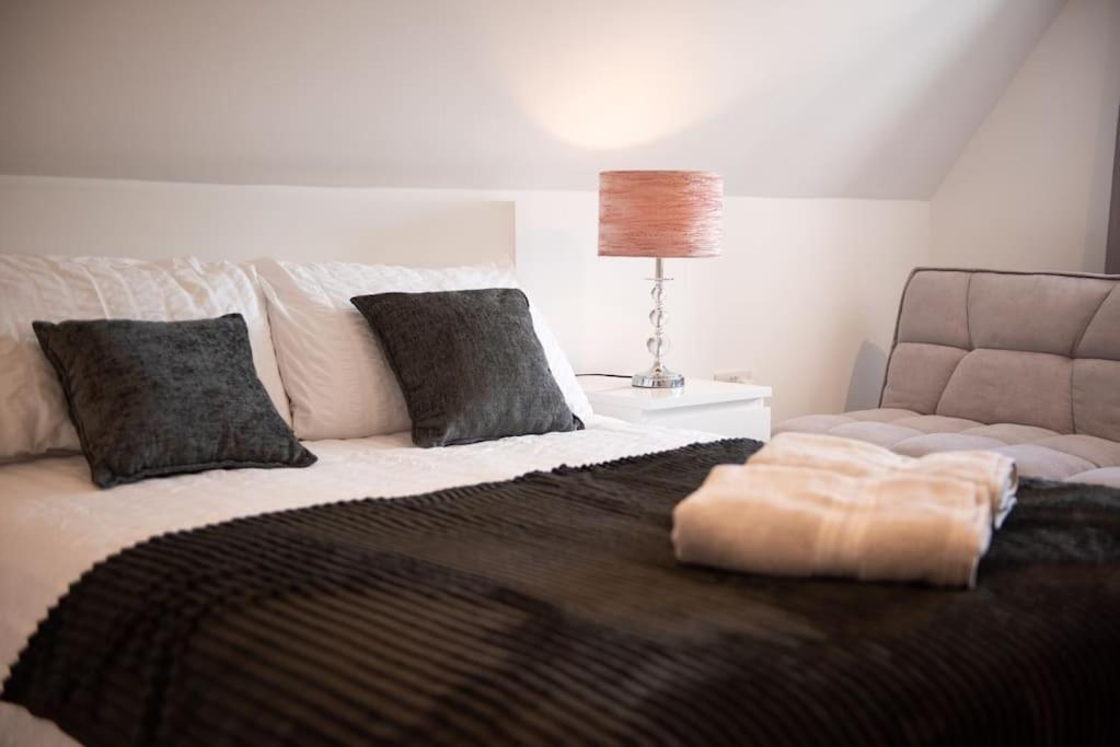 Rosey Lodge -1Bedroom Cousy Flat - Parking, Netflix, Wifi - Close To Blenheim Palace & Oxford - F5 Kidlington Zewnętrze zdjęcie