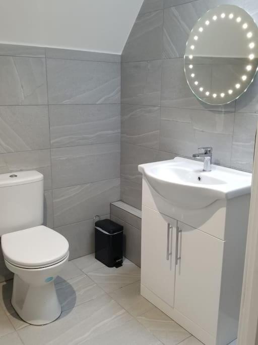 Rosey Lodge -1Bedroom Cousy Flat - Parking, Netflix, Wifi - Close To Blenheim Palace & Oxford - F5 Kidlington Zewnętrze zdjęcie