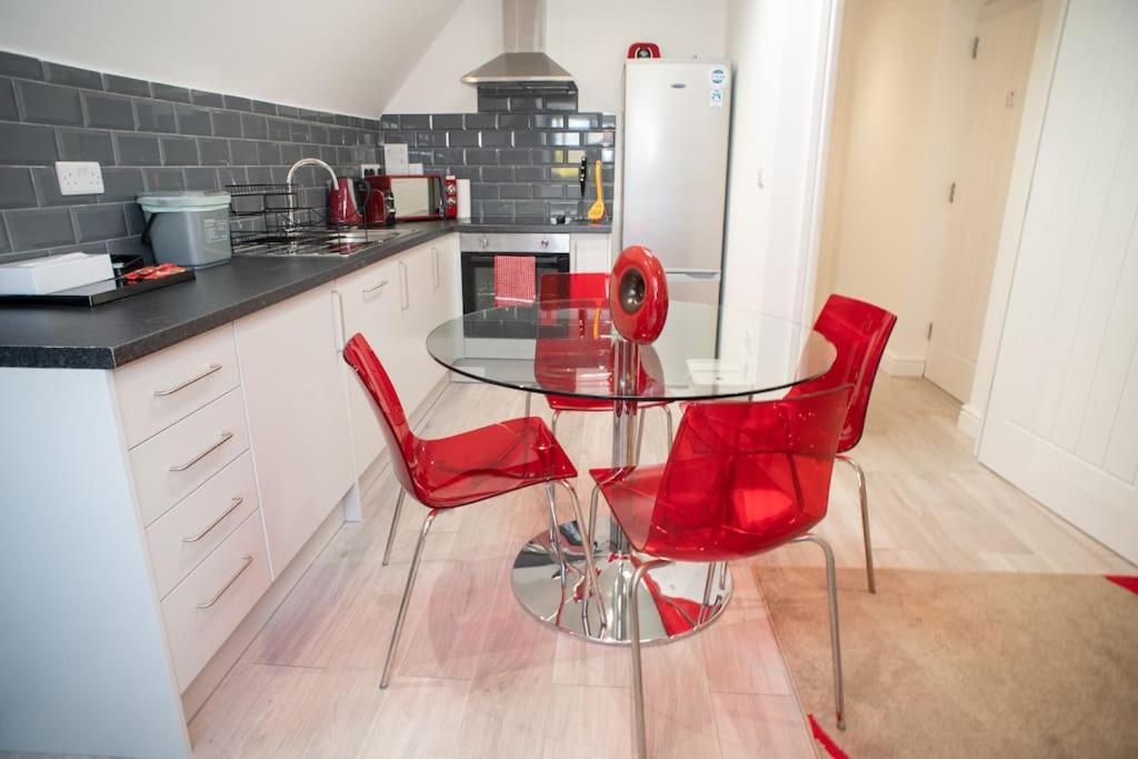 Rosey Lodge -1Bedroom Cousy Flat - Parking, Netflix, Wifi - Close To Blenheim Palace & Oxford - F5 Kidlington Zewnętrze zdjęcie