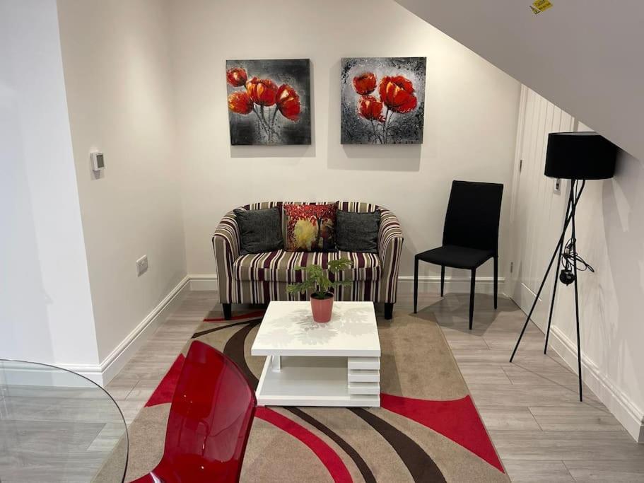 Rosey Lodge -1Bedroom Cousy Flat - Parking, Netflix, Wifi - Close To Blenheim Palace & Oxford - F5 Kidlington Zewnętrze zdjęcie